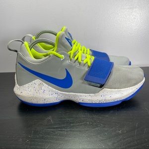 Women’s Nike PG1 basketball shoes